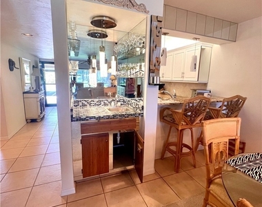 4240 Chantelle Drive - Photo Thumbnail 18
