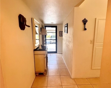 4240 Chantelle Drive - Photo Thumbnail 10