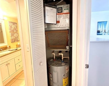4240 Chantelle Drive - Photo Thumbnail 13