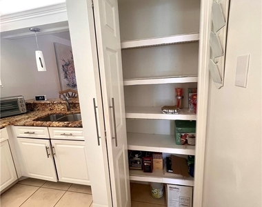4240 Chantelle Drive - Photo Thumbnail 9