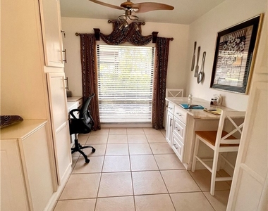 4240 Chantelle Drive - Photo Thumbnail 5