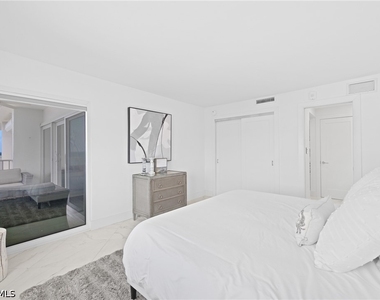 3443 Gulf Shore Boulevard N - Photo Thumbnail 11
