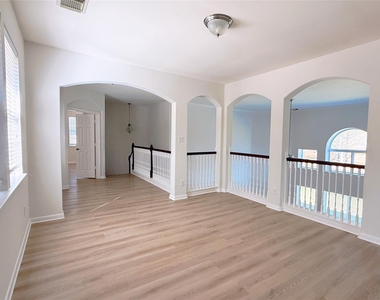 8610 Rising Oak Lane - Photo Thumbnail 37