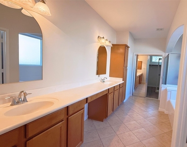 8610 Rising Oak Lane - Photo Thumbnail 28