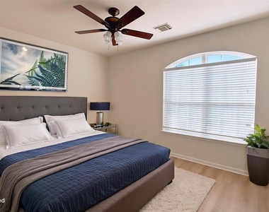 8610 Rising Oak Lane - Photo Thumbnail 7