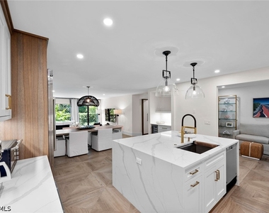 392 7th Avenue S - Photo Thumbnail 14