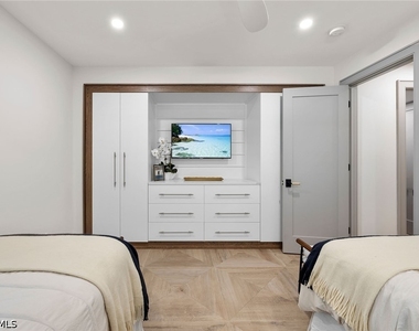 392 7th Avenue S - Photo Thumbnail 20