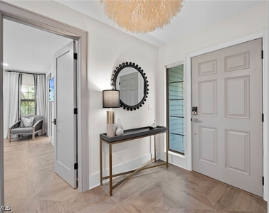392 7th Avenue S - Photo Thumbnail 2