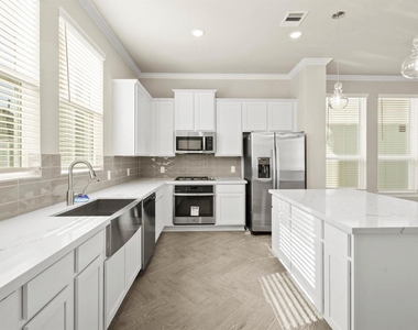 3206 La Rambla Drive - Photo Thumbnail 4
