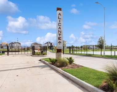 3206 La Rambla Drive - Photo Thumbnail 18
