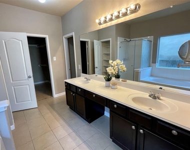 5634 Jay Thrush Drive - Photo Thumbnail 10