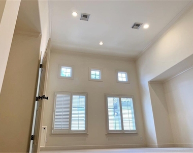 5033 La Branch Street - Photo Thumbnail 10