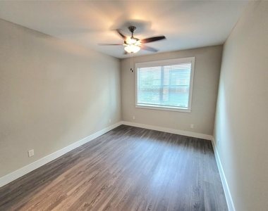 1720 Crestdale Drive - Photo Thumbnail 7