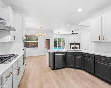 138 W Stockbridge Landing Circle - Photo Thumbnail 1