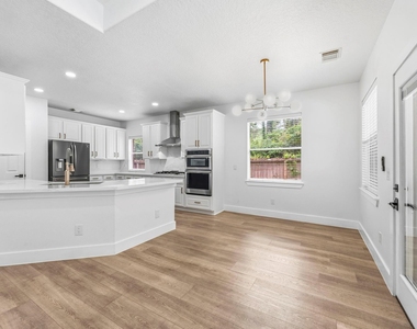 138 W Stockbridge Landing Circle - Photo Thumbnail 8
