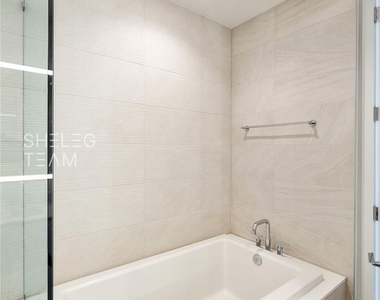 808 Crawford St - Photo Thumbnail 11