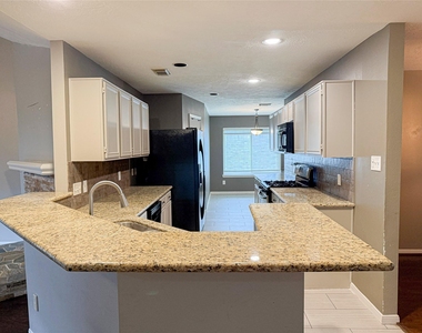 15815 Pilgrim Hall Drive - Photo Thumbnail 3