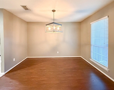 15815 Pilgrim Hall Drive - Photo Thumbnail 4