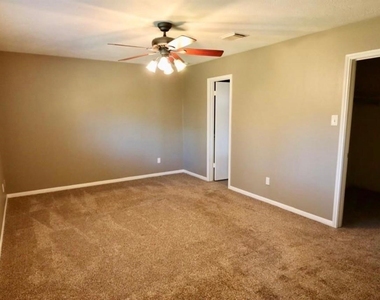 15815 Pilgrim Hall Drive - Photo Thumbnail 4