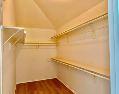 3131 Valley Court - Photo Thumbnail 15