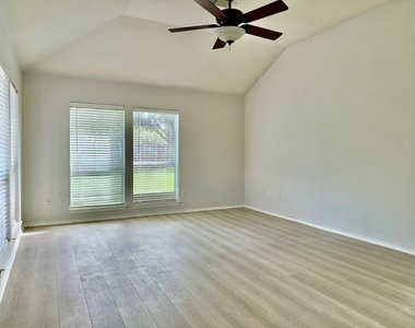 3131 Valley Court - Photo Thumbnail 13