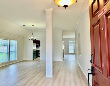 3131 Valley Court - Photo Thumbnail 1