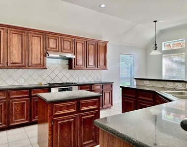 3131 Valley Court - Photo Thumbnail 12