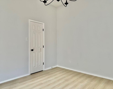 3131 Valley Court - Photo Thumbnail 20