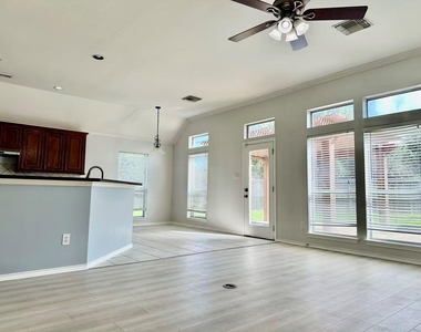 3131 Valley Court - Photo Thumbnail 8