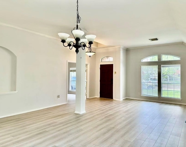 3131 Valley Court - Photo Thumbnail 5