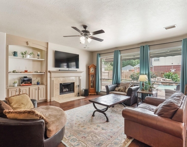 2911 Mossy Log Court - Photo Thumbnail 7