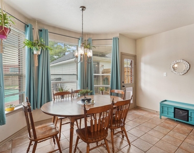 2911 Mossy Log Court - Photo Thumbnail 8