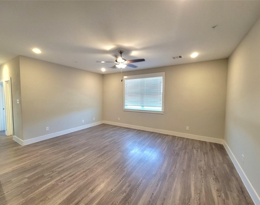 1620 Oak Tree Dr Drive - Photo Thumbnail 3