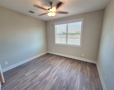 1620 Oak Tree Dr Drive - Photo Thumbnail 6