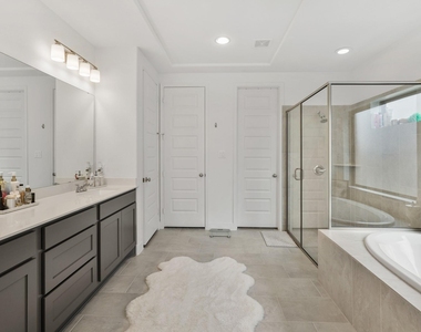 18419 Circle Bar Ranch Court - Photo Thumbnail 20