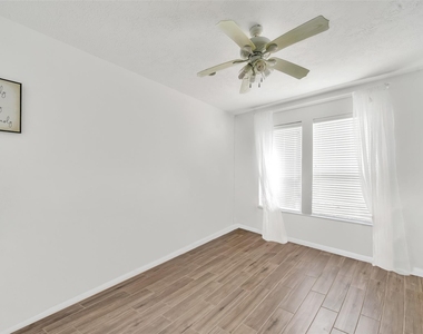 5522 Brookhollow Oaks Trail - Photo Thumbnail 13
