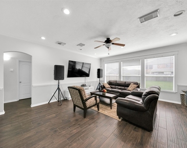 5522 Brookhollow Oaks Trail - Photo Thumbnail 9
