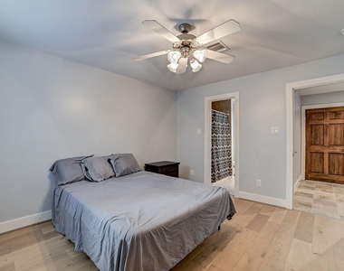 5838 Larkin Street - Photo Thumbnail 4