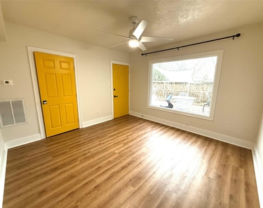 5201 Lindsay Street - Photo Thumbnail 4