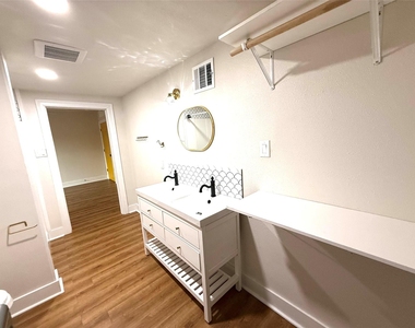 5201 Lindsay Street - Photo Thumbnail 6