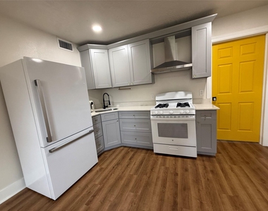 5201 Lindsay Street - Photo Thumbnail 7