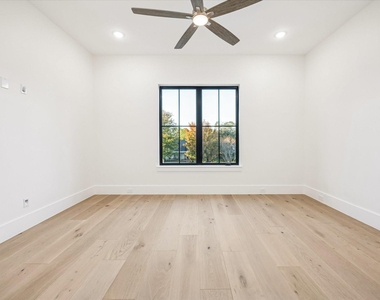 431 W 30th Street - Photo Thumbnail 25
