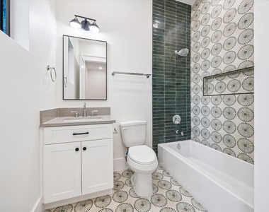 431 W 30th Street - Photo Thumbnail 24