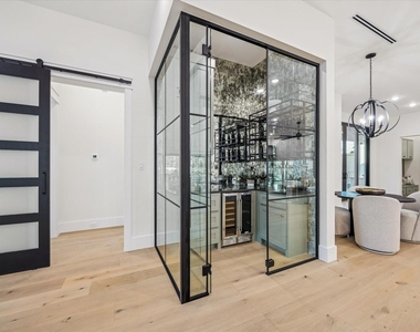 431 W 30th Street - Photo Thumbnail 10