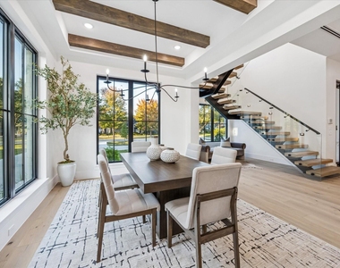 431 W 30th Street - Photo Thumbnail 3