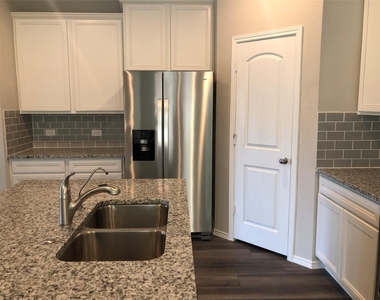 9224 Inland Leather Lane - Photo Thumbnail 7