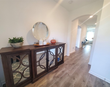 11218 Beverley Park Street - Photo Thumbnail 4