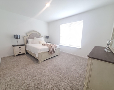 11218 Beverley Park Street - Photo Thumbnail 18