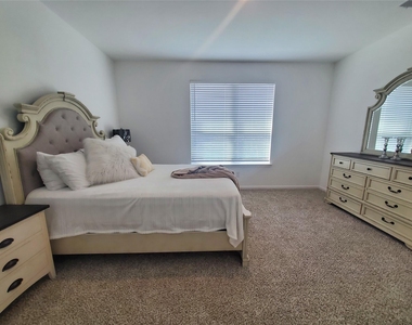 11218 Beverley Park Street - Photo Thumbnail 17