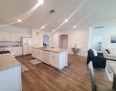 11218 Beverley Park Street - Photo Thumbnail 14
